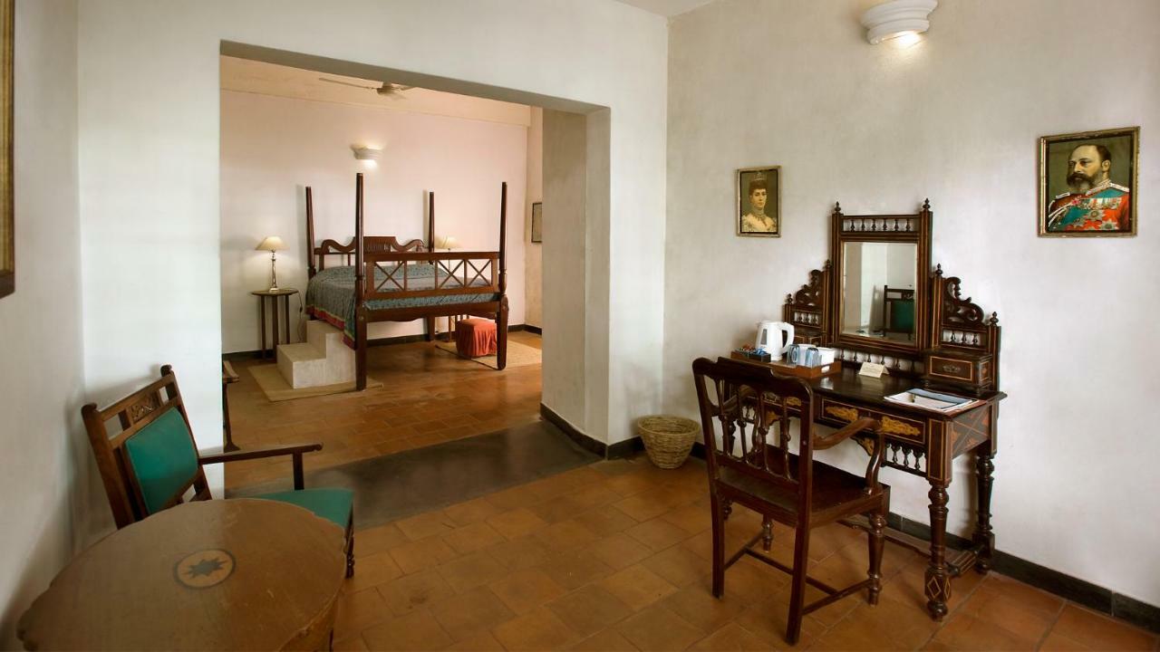 Отель Neemrana'S- Tower House Коччи Экстерьер фото